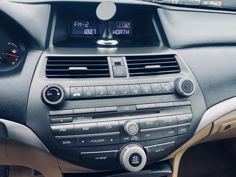 Honda Accord Sedan Vehicle Full-screen Gallery Image 23