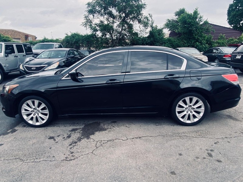 Honda Accord Sedan Vehicle Full-screen Gallery Image 02