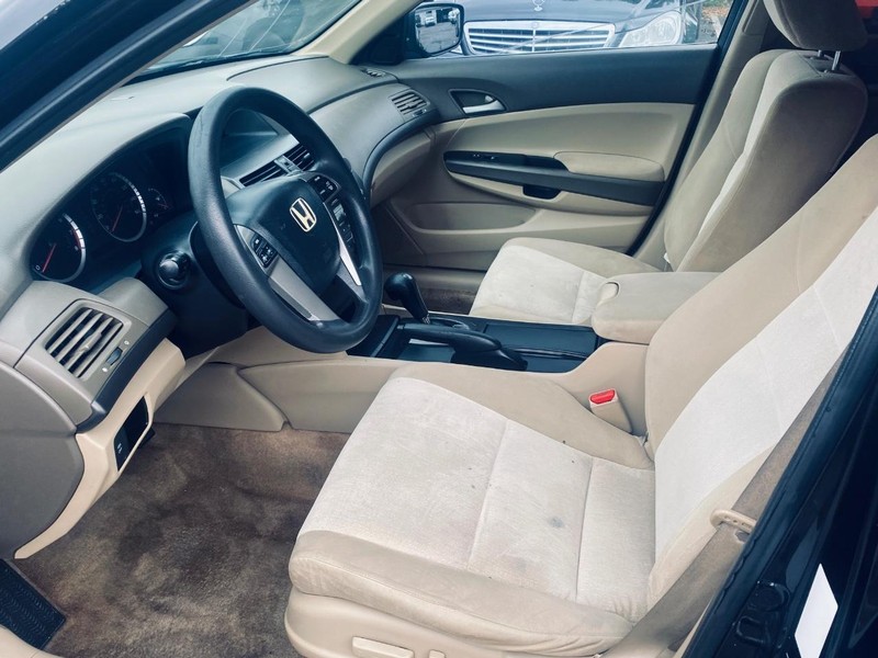 Honda Accord Sedan Vehicle Full-screen Gallery Image 12