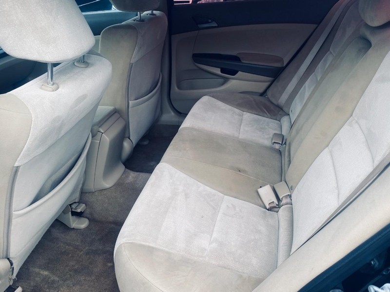 Honda Accord Sedan Vehicle Full-screen Gallery Image 14