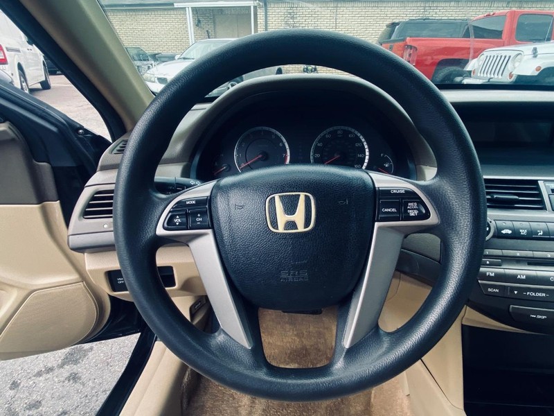 Honda Accord Sedan Vehicle Full-screen Gallery Image 22
