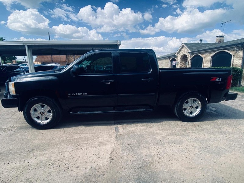 Chevrolet Silverado 1500 Vehicle Full-screen Gallery Image 02