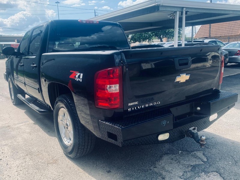 Chevrolet Silverado 1500 Vehicle Full-screen Gallery Image 03