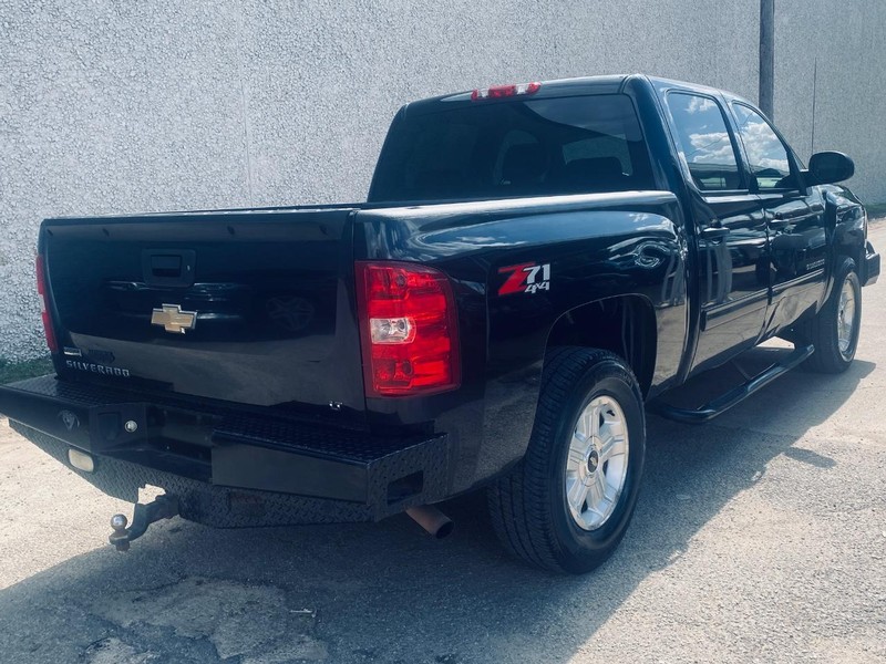Chevrolet Silverado 1500 Vehicle Full-screen Gallery Image 06