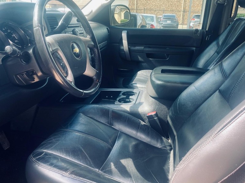 Chevrolet Silverado 1500 Vehicle Full-screen Gallery Image 12