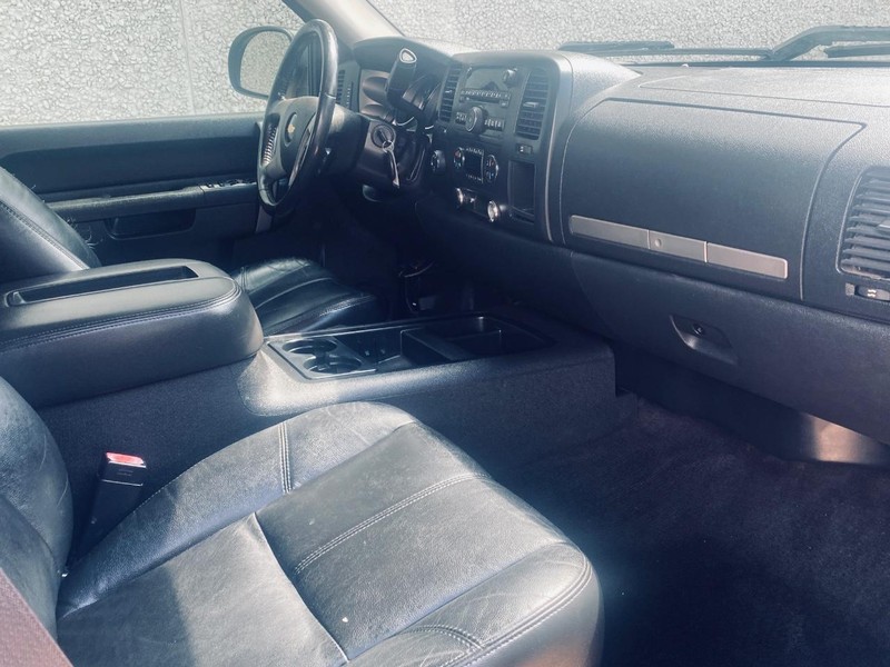 Chevrolet Silverado 1500 Vehicle Full-screen Gallery Image 19