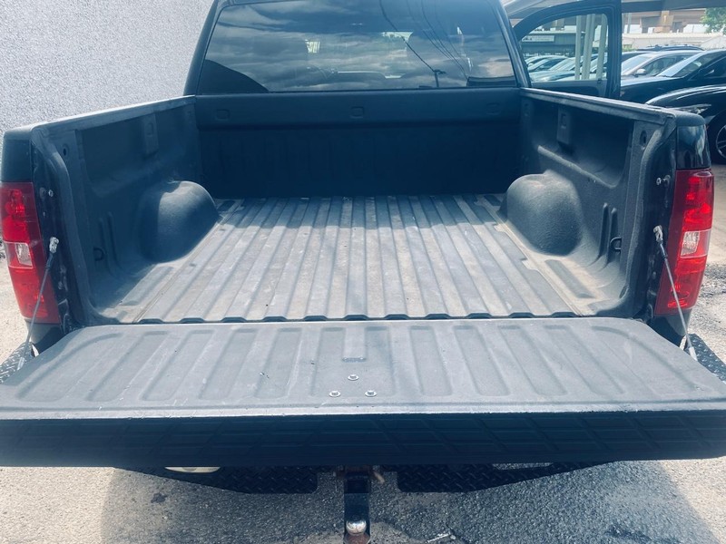 Chevrolet Silverado 1500 Vehicle Full-screen Gallery Image 21