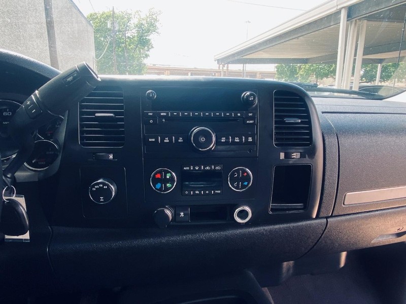 Chevrolet Silverado 1500 Vehicle Full-screen Gallery Image 24