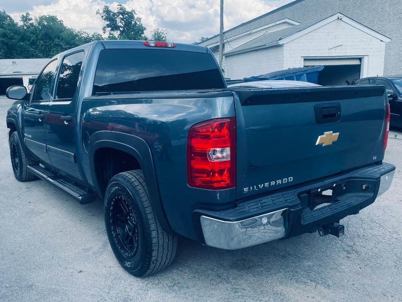 Chevrolet Silverado 1500 Vehicle Full-screen Gallery Image 03