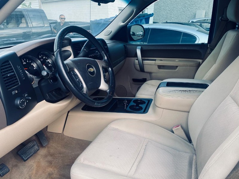 Chevrolet Silverado 1500 Vehicle Full-screen Gallery Image 09