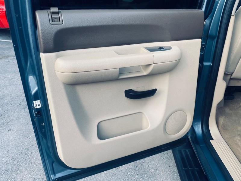 Chevrolet Silverado 1500 Vehicle Full-screen Gallery Image 13