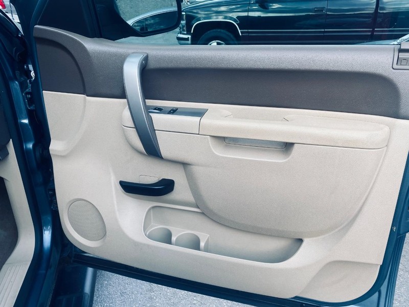 Chevrolet Silverado 1500 Vehicle Full-screen Gallery Image 14