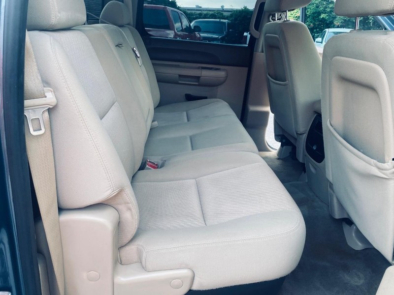 Chevrolet Silverado 1500 Vehicle Full-screen Gallery Image 17