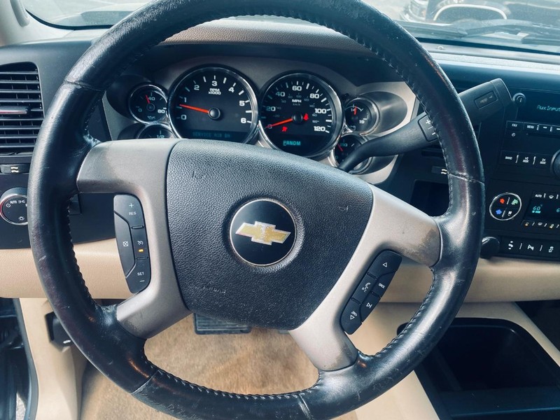 Chevrolet Silverado 1500 Vehicle Full-screen Gallery Image 18
