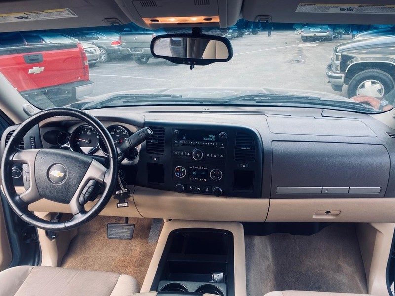 Chevrolet Silverado 1500 Vehicle Full-screen Gallery Image 19
