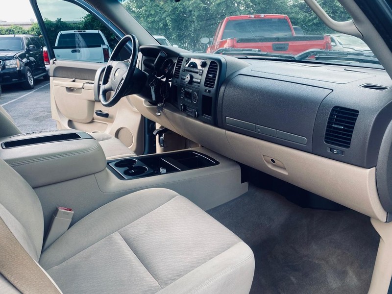 Chevrolet Silverado 1500 Vehicle Full-screen Gallery Image 21