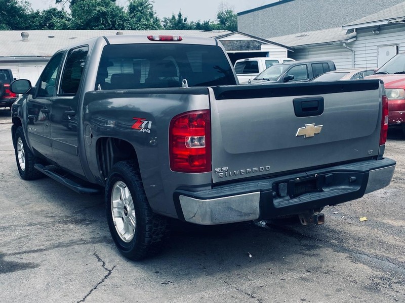 Chevrolet Silverado 1500 Vehicle Full-screen Gallery Image 03