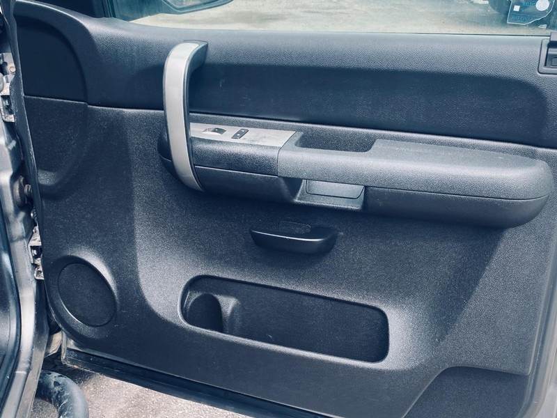 Chevrolet Silverado 1500 Vehicle Full-screen Gallery Image 18