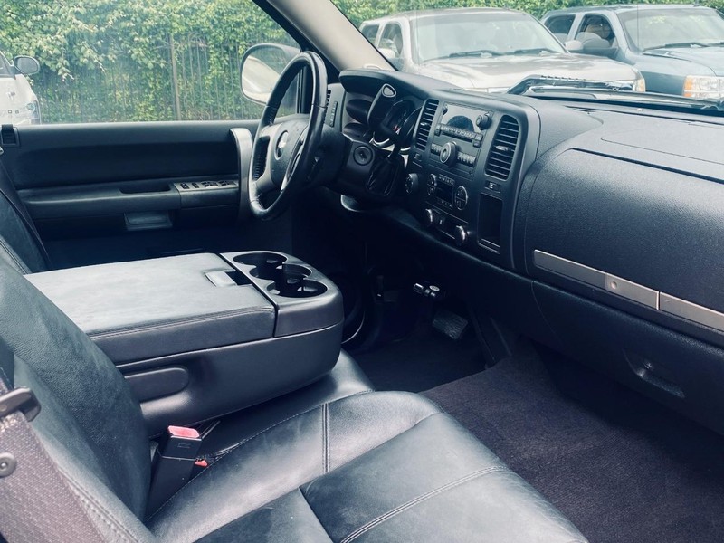 Chevrolet Silverado 1500 Vehicle Full-screen Gallery Image 19