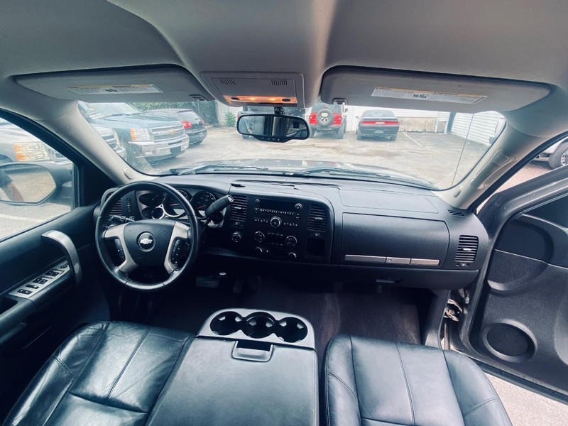 Chevrolet Silverado 1500 Vehicle Full-screen Gallery Image 21