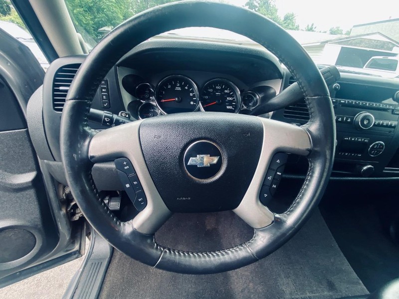 Chevrolet Silverado 1500 Vehicle Full-screen Gallery Image 22