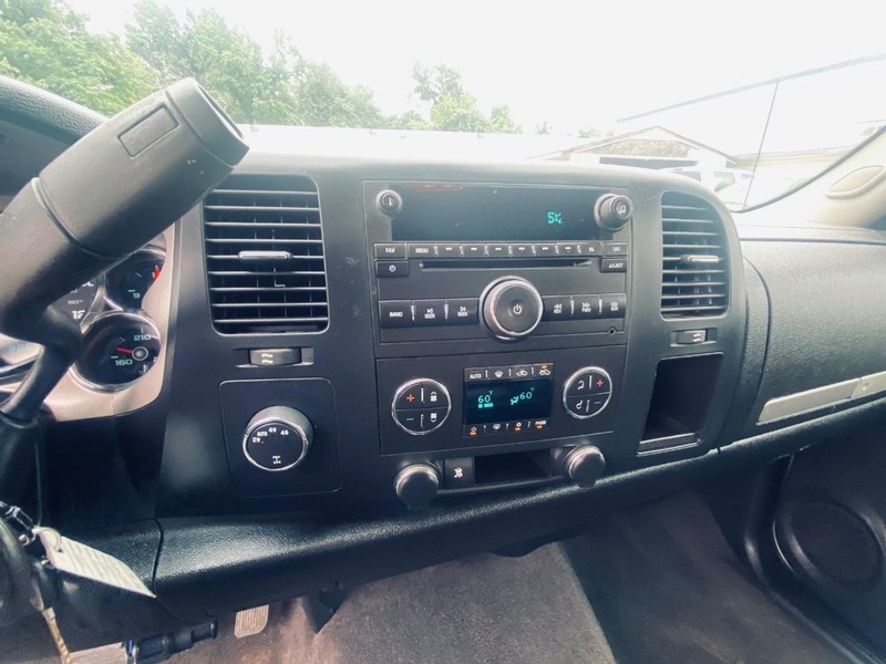 Chevrolet Silverado 1500 Vehicle Full-screen Gallery Image 24