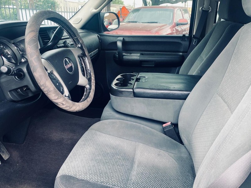 GMC Sierra 1500 Vehicle Full-screen Gallery Image 12