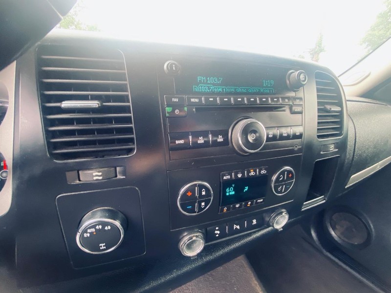 GMC Sierra 1500 Vehicle Full-screen Gallery Image 25