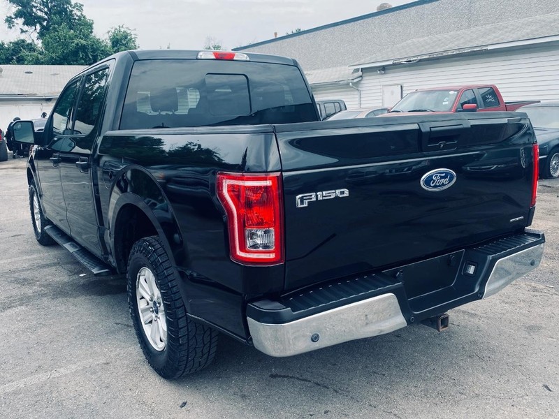 Ford F-150 Vehicle Full-screen Gallery Image 03