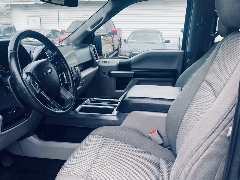 Ford F-150 Vehicle Full-screen Gallery Image 12