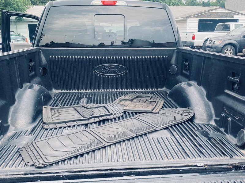Ford F-150 Vehicle Full-screen Gallery Image 16