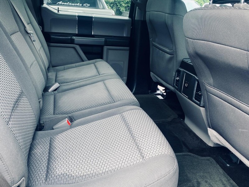 Ford F-150 Vehicle Full-screen Gallery Image 18