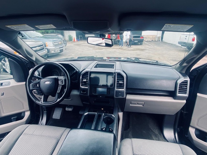 Ford F-150 Vehicle Full-screen Gallery Image 22