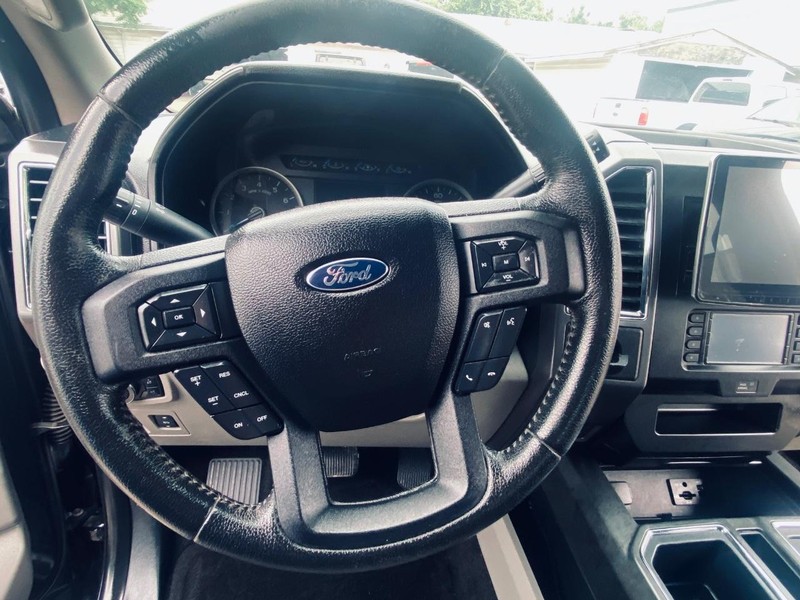 Ford F-150 Vehicle Full-screen Gallery Image 23