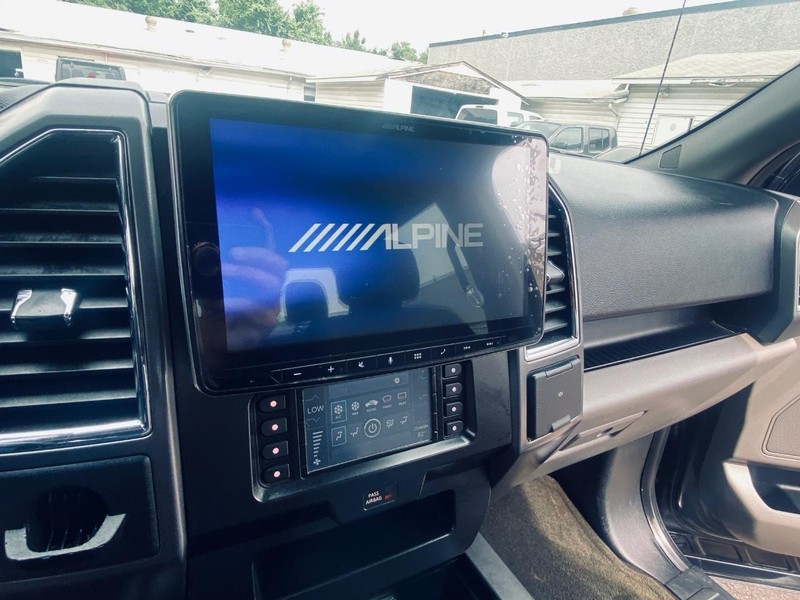 Ford F-150 Vehicle Full-screen Gallery Image 25