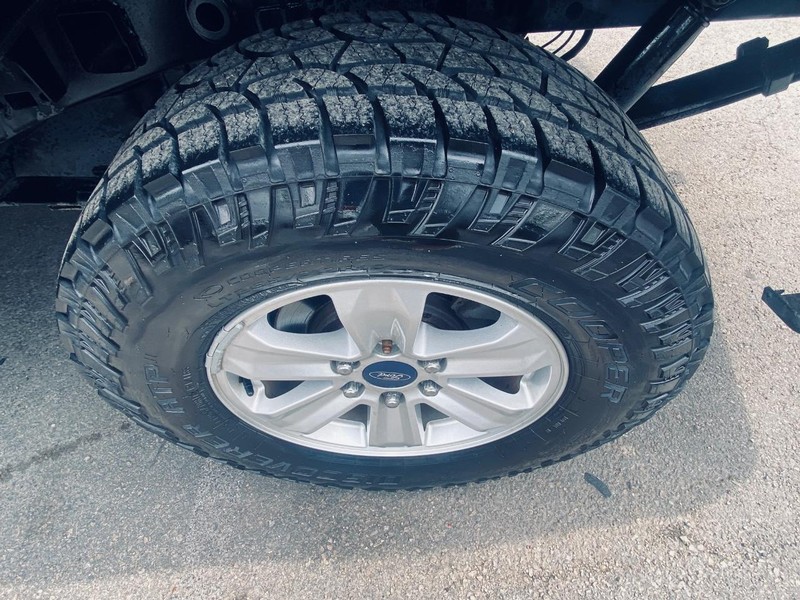 Ford F-150 Vehicle Full-screen Gallery Image 26