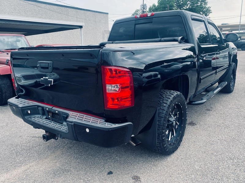 Chevrolet Silverado 1500 Vehicle Full-screen Gallery Image 06
