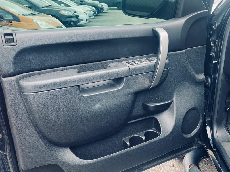 Chevrolet Silverado 1500 Vehicle Full-screen Gallery Image 11