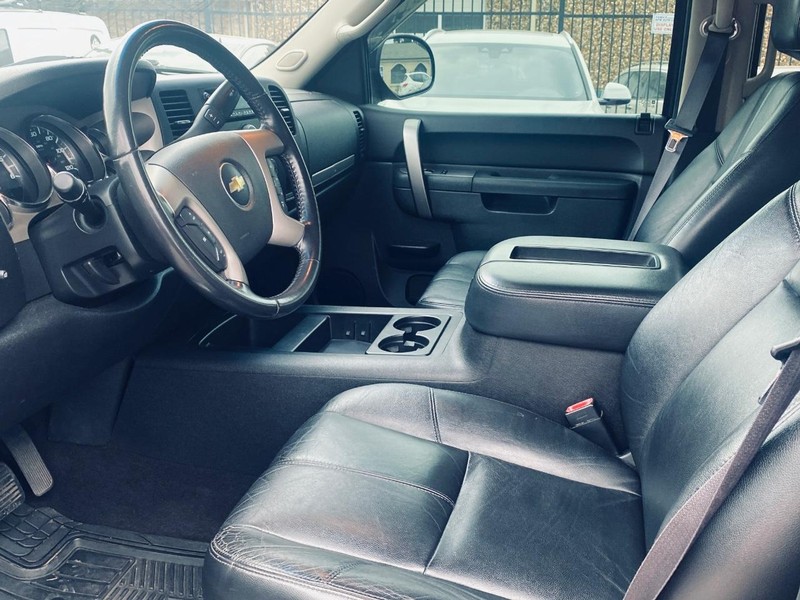 Chevrolet Silverado 1500 Vehicle Full-screen Gallery Image 12