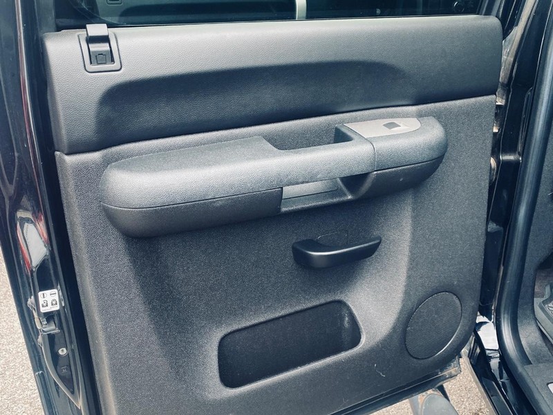 Chevrolet Silverado 1500 Vehicle Full-screen Gallery Image 13