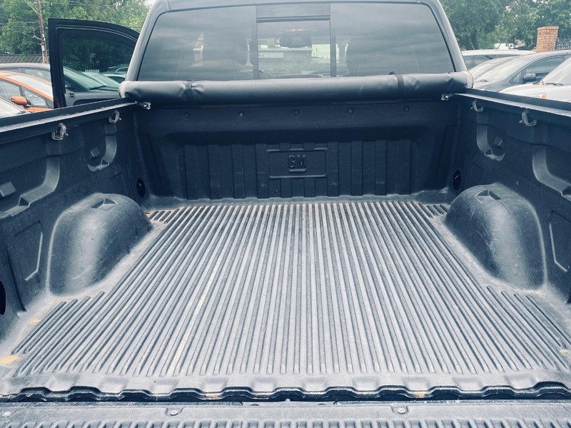 Chevrolet Silverado 1500 Vehicle Full-screen Gallery Image 16