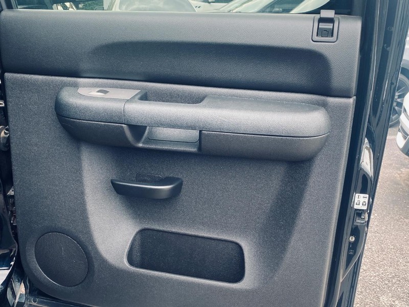 Chevrolet Silverado 1500 Vehicle Full-screen Gallery Image 17