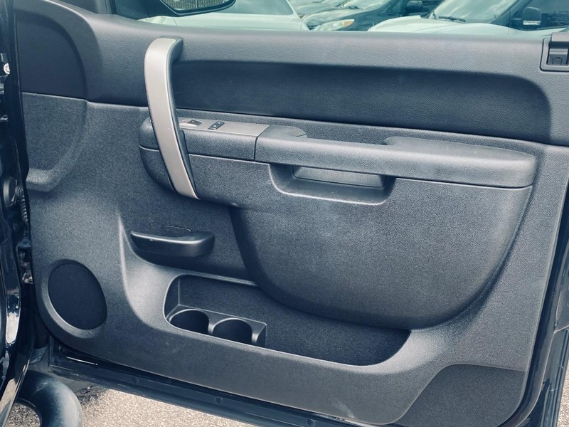 Chevrolet Silverado 1500 Vehicle Full-screen Gallery Image 19