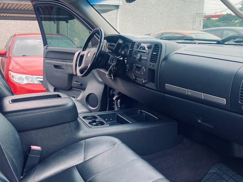 Chevrolet Silverado 1500 Vehicle Full-screen Gallery Image 21
