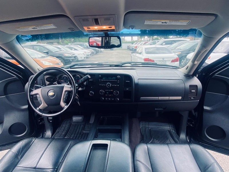 Chevrolet Silverado 1500 Vehicle Full-screen Gallery Image 22