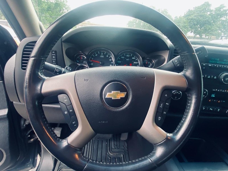 Chevrolet Silverado 1500 Vehicle Full-screen Gallery Image 23