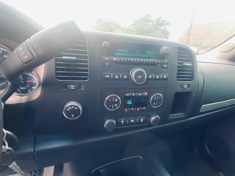 Chevrolet Silverado 1500 Vehicle Full-screen Gallery Image 25