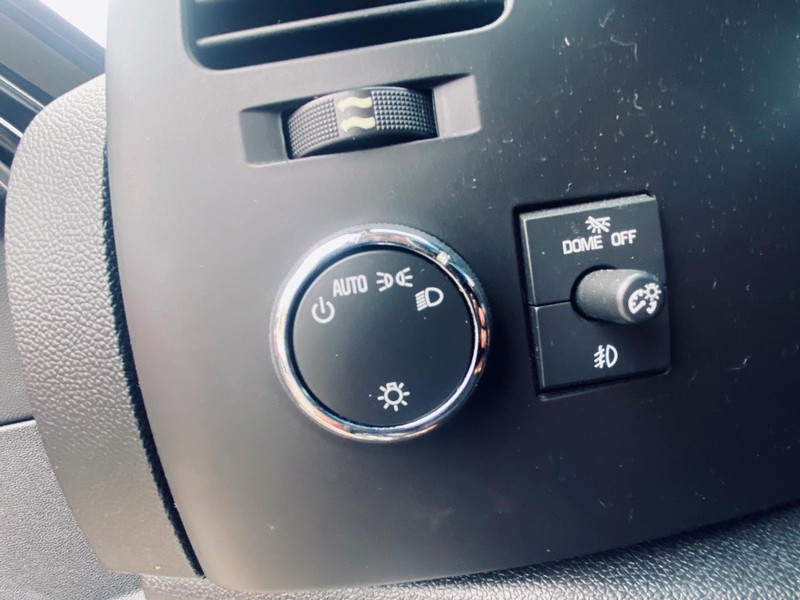 Chevrolet Silverado 1500 Vehicle Full-screen Gallery Image 28