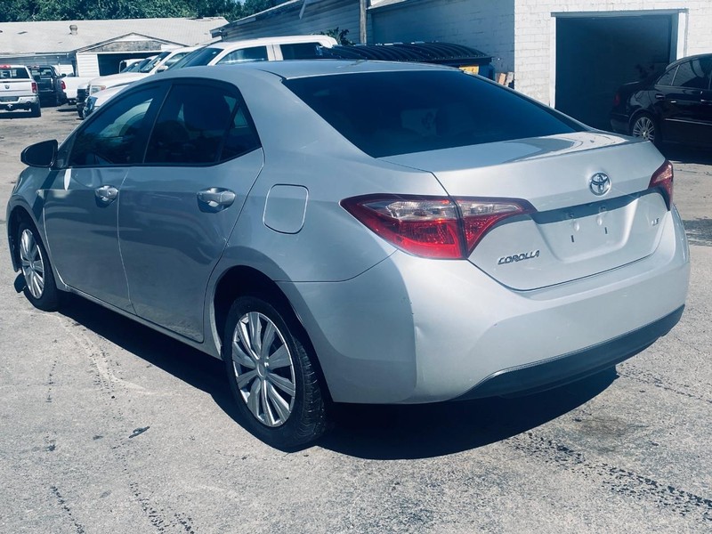 Toyota Corolla Vehicle Full-screen Gallery Image 03