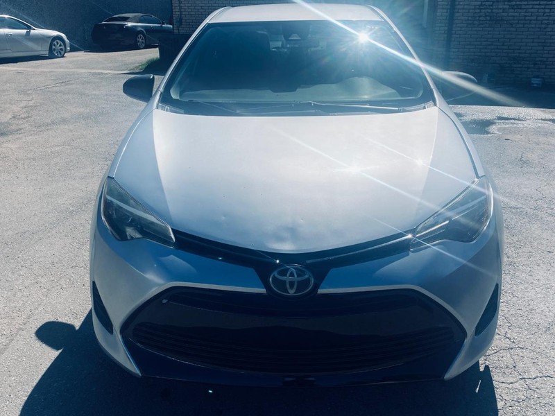 Toyota Corolla Vehicle Full-screen Gallery Image 09